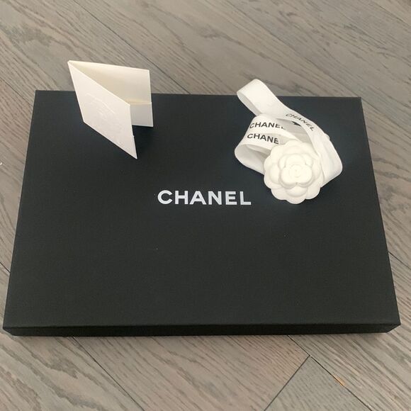 CHANEL Empty Medium Gift Box – 15” x 11” x 2” with Ribbon, Camellia, Tissue - Picture 4 of 11